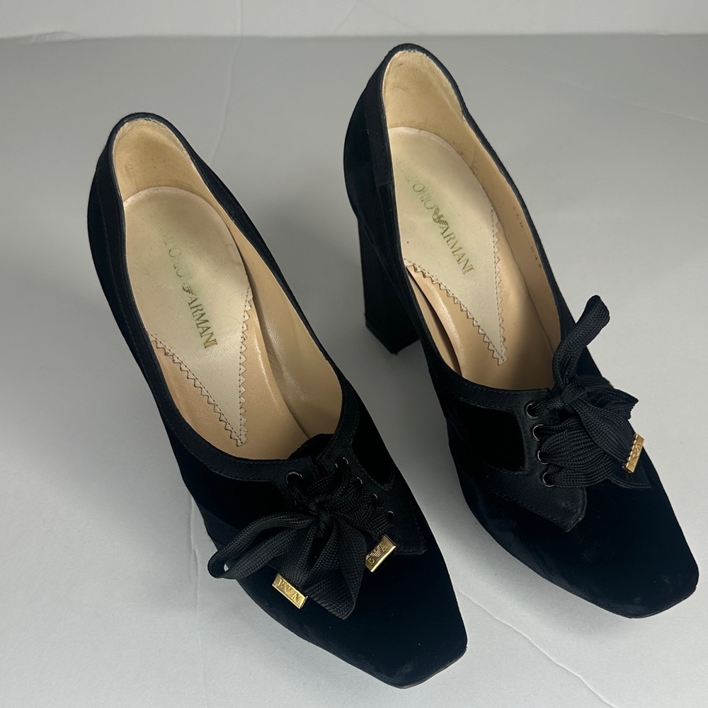 Elegant Black Velvet Heels - Picture 8 of 9
